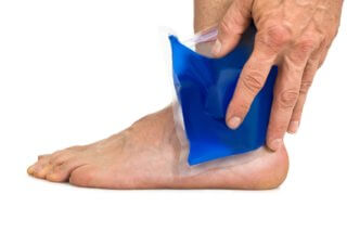 heat or ice for self-treatment of injuries - physiotherapy toronto