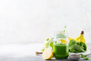 healthy green smoothie - toronto naturopathic recommendations for detoxing