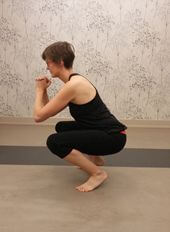 common squat mistake 1 - feet not flat on ground