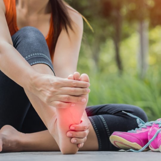 Ankle & Foot Pain: Causes, Symptoms, Treatment and Exercises